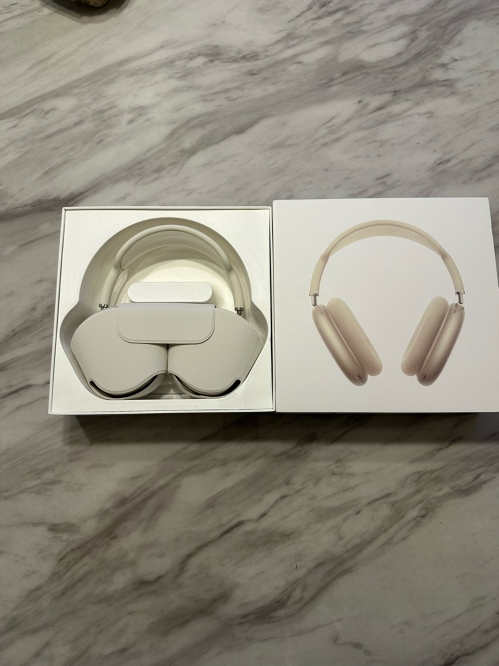 Apple AirPods Max -Starlight Over-Ear Wireless Headphones in Cream - Picture 2 of 7